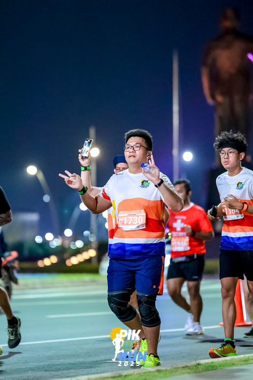 Race photo from PIK NITE RUN 2025