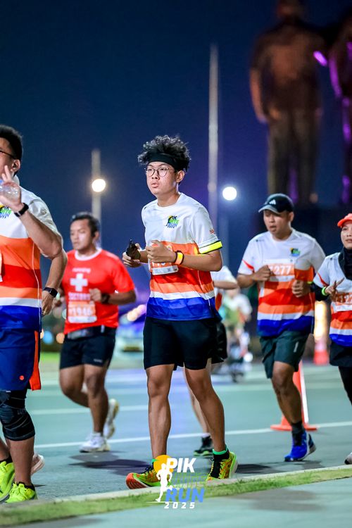 Race photo from PIK NITE RUN 2025