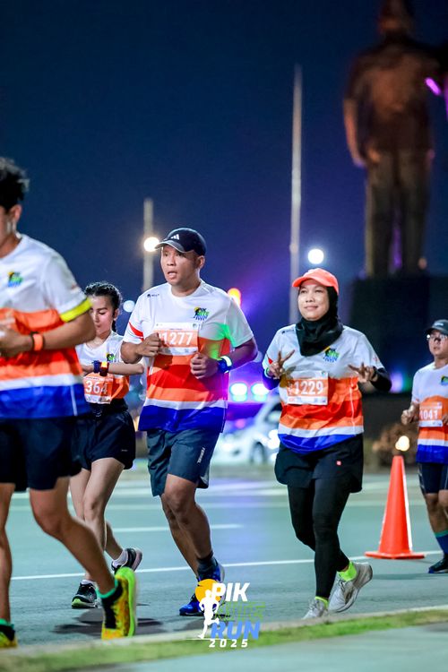 Race photo from PIK NITE RUN 2025