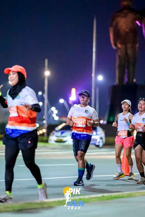 Race photo from PIK NITE RUN 2025