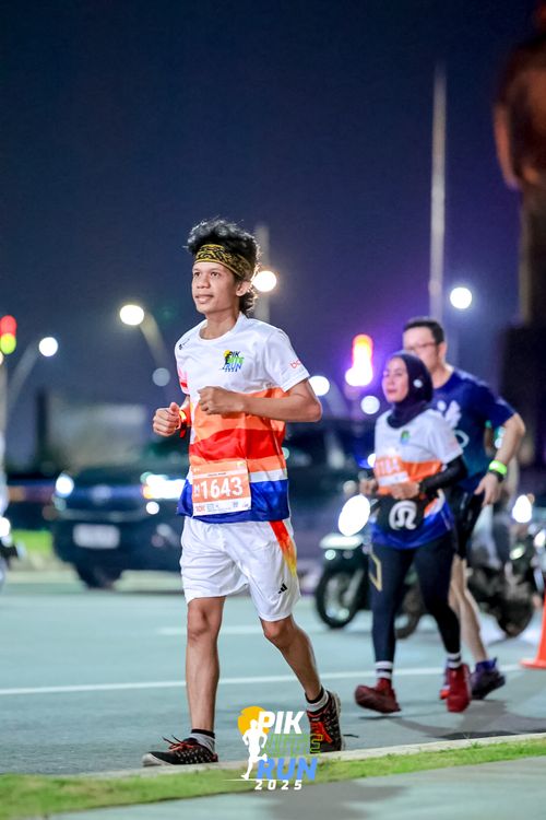 Race photo from PIK NITE RUN 2025