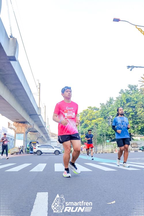 Race photo from Smartfren Run 2025 