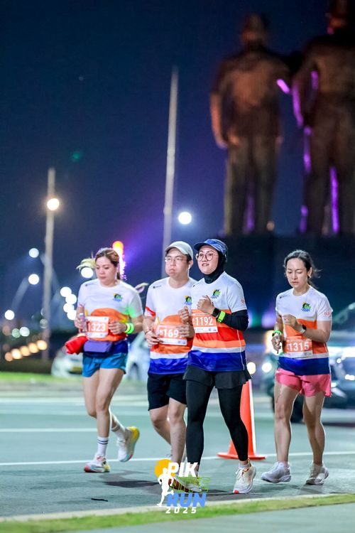 Race photo from PIK NITE RUN 2025