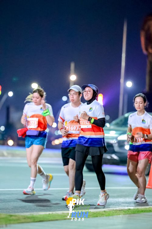 Race photo from PIK NITE RUN 2025