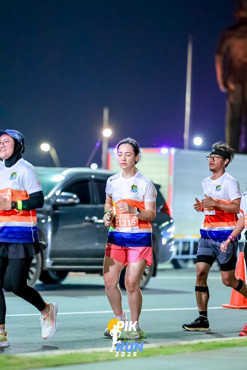 Race photo from PIK NITE RUN 2025