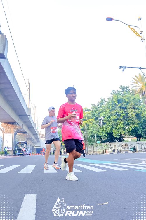 Race photo from Smartfren Run 2025 