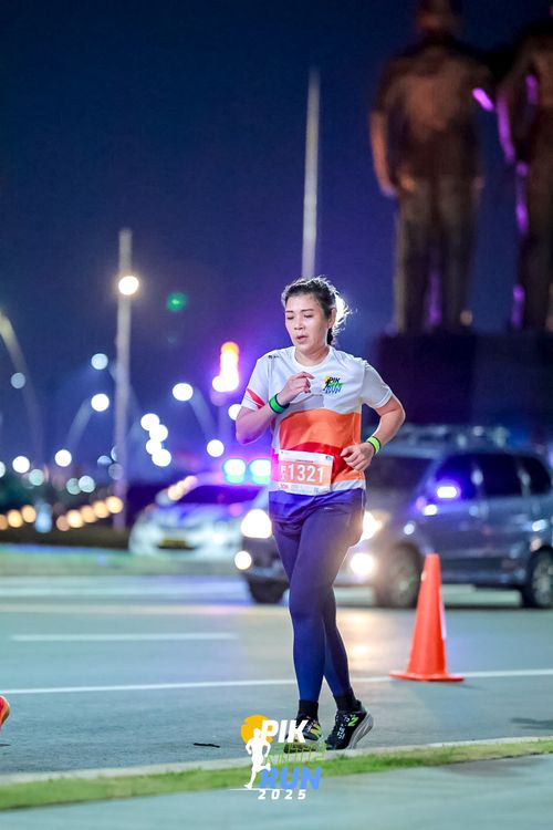 Race photo from PIK NITE RUN 2025