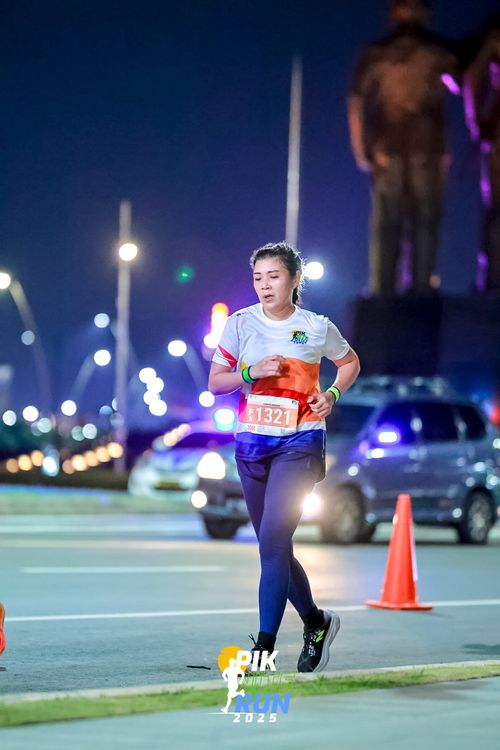 Race photo from PIK NITE RUN 2025