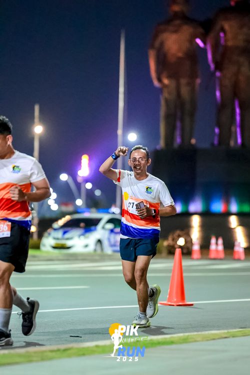 Race photo from PIK NITE RUN 2025