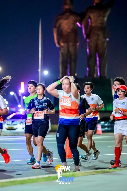 Race photo from PIK NITE RUN 2025