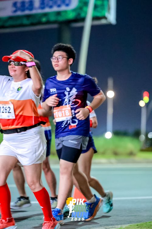 Race photo from PIK NITE RUN 2025