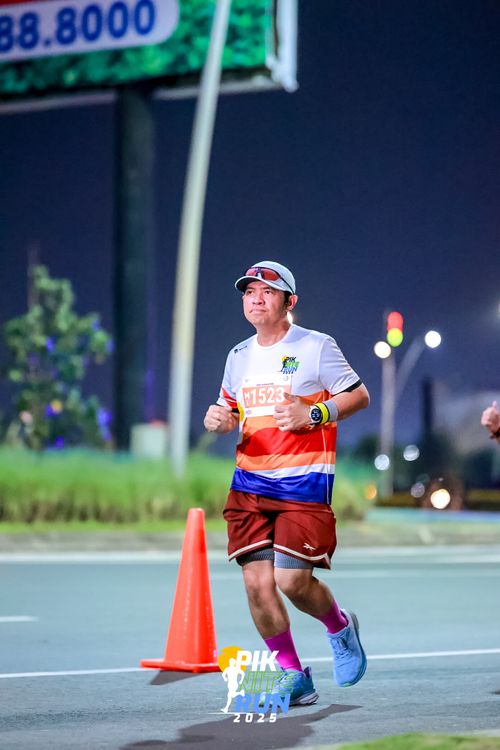 Race photo from PIK NITE RUN 2025