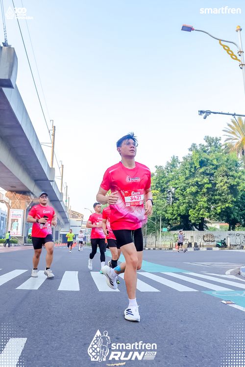 Race photo from Smartfren Run 2025 