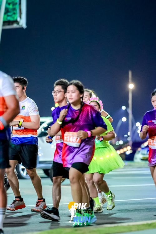 Race photo from PIK NITE RUN 2025