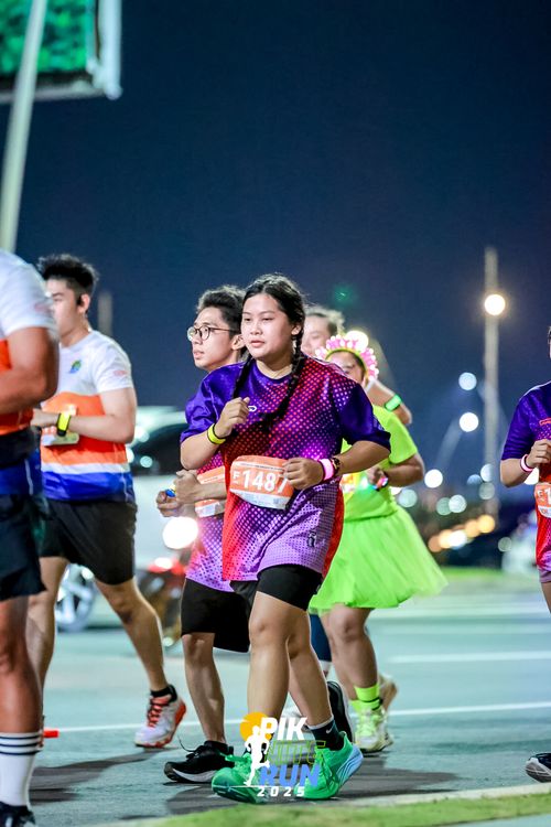 Race photo from PIK NITE RUN 2025