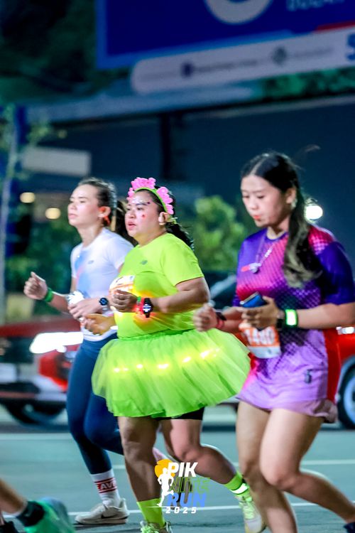 Race photo from PIK NITE RUN 2025