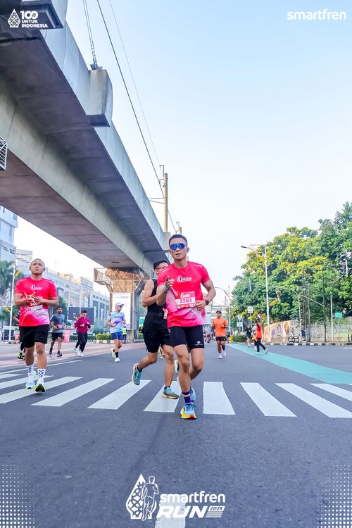 Race photo from Smartfren Run 2025 