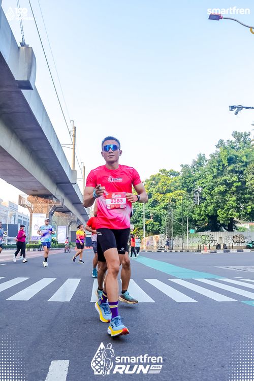 Race photo from Smartfren Run 2025 