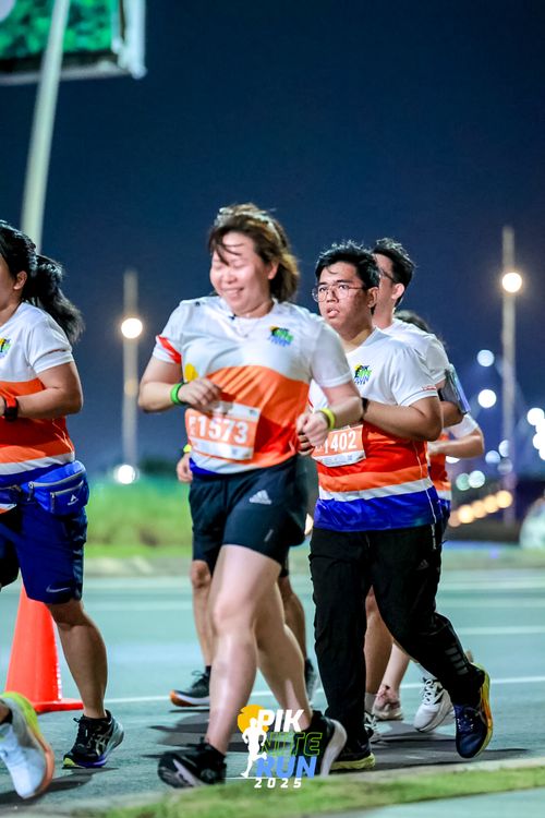 Race photo from PIK NITE RUN 2025