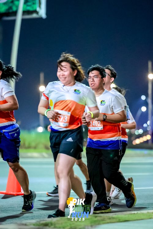 Race photo from PIK NITE RUN 2025