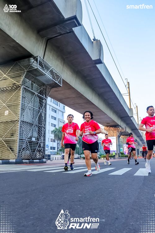 Race photo from Smartfren Run 2025 