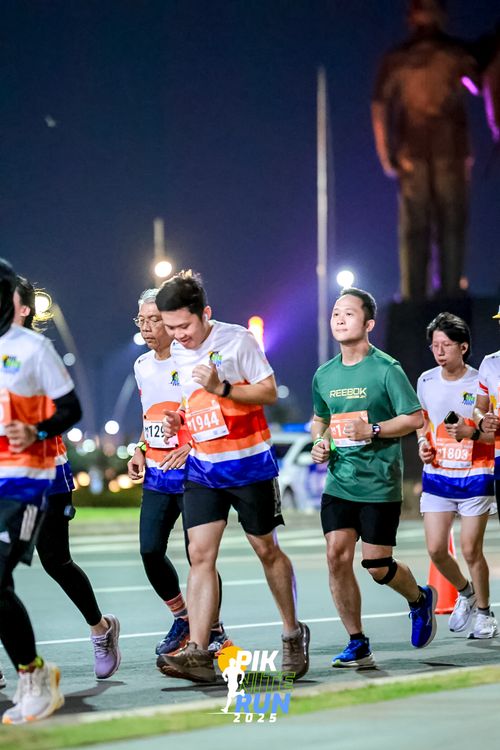 Race photo from PIK NITE RUN 2025