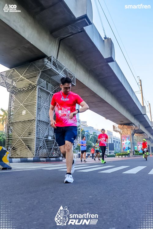 Race photo from Smartfren Run 2025 