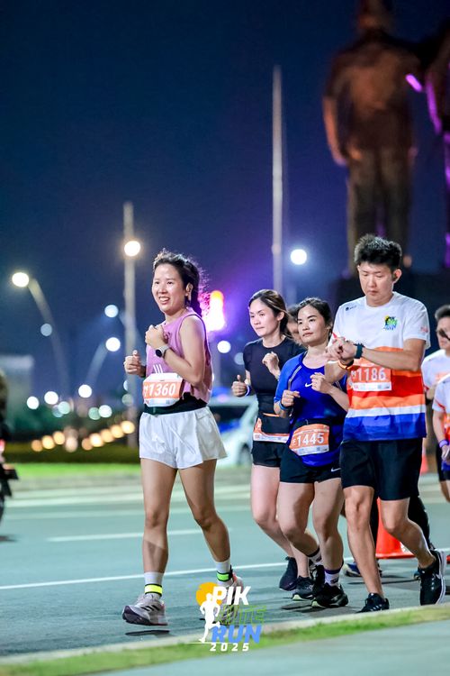 Race photo from PIK NITE RUN 2025