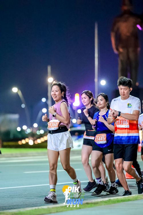Race photo from PIK NITE RUN 2025