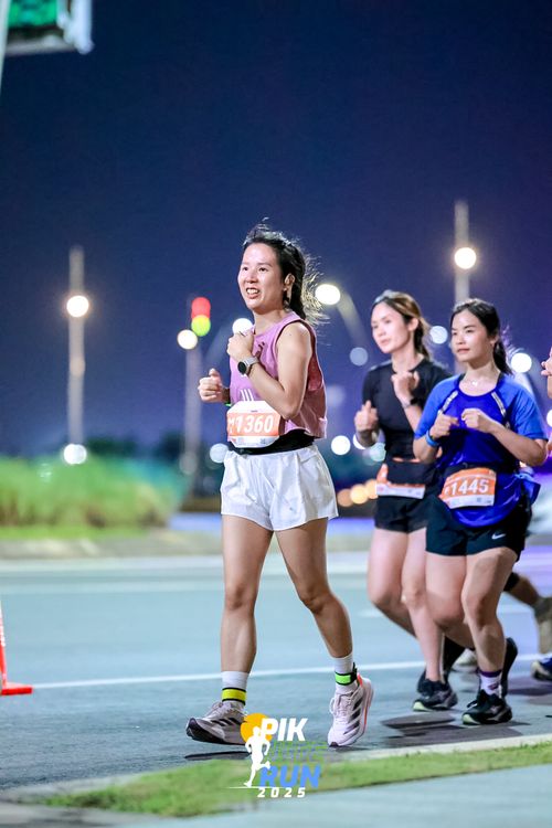 Race photo from PIK NITE RUN 2025