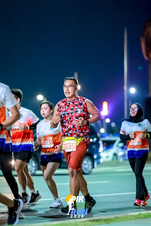 Race photo from PIK NITE RUN 2025