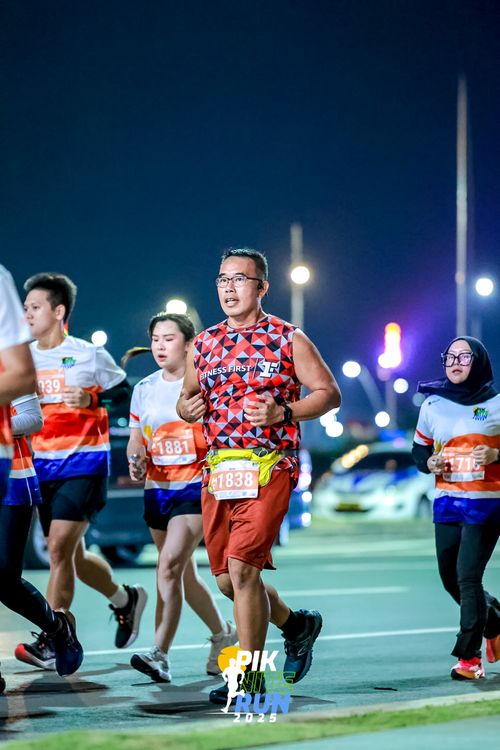 Race photo from PIK NITE RUN 2025