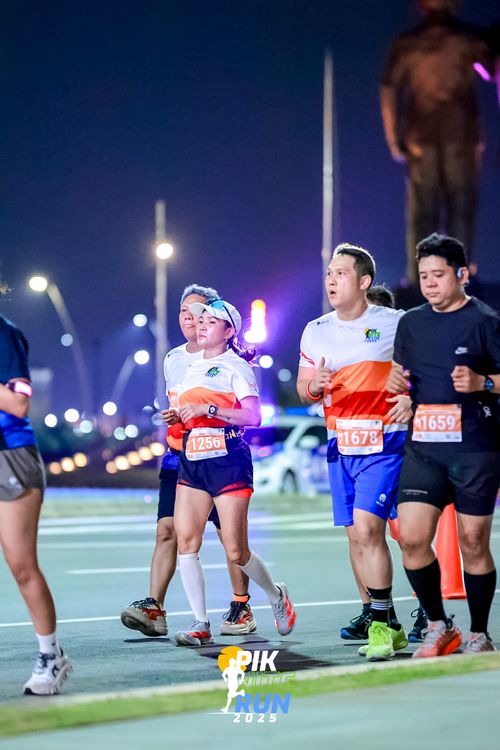 Race photo from PIK NITE RUN 2025