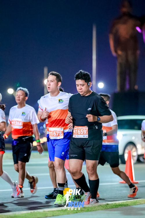 Race photo from PIK NITE RUN 2025