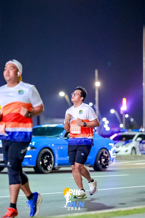 Race photo from PIK NITE RUN 2025