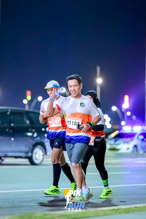 Race photo from PIK NITE RUN 2025