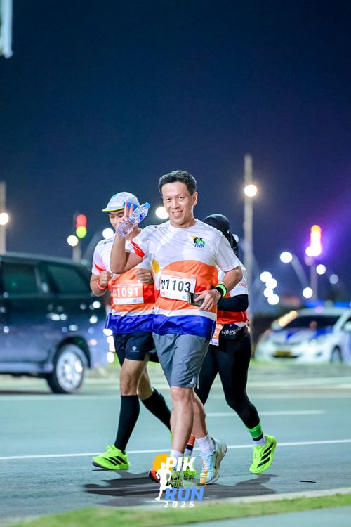 Race photo from PIK NITE RUN 2025