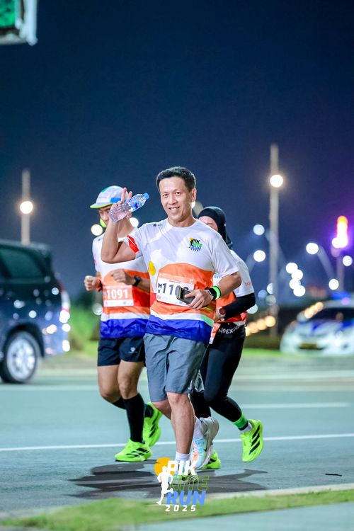 Race photo from PIK NITE RUN 2025
