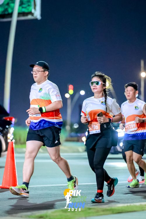 Race photo from PIK NITE RUN 2025