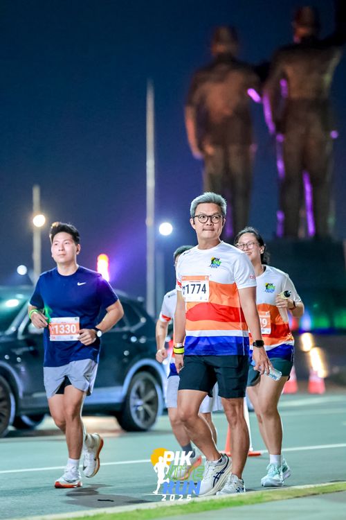 Race photo from PIK NITE RUN 2025