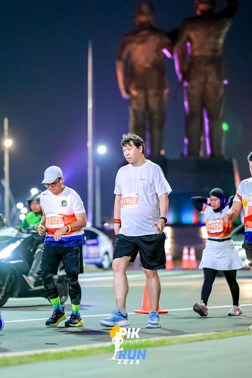 Race photo from PIK NITE RUN 2025