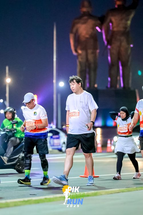 Race photo from PIK NITE RUN 2025