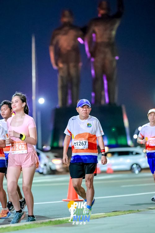 Race photo from PIK NITE RUN 2025