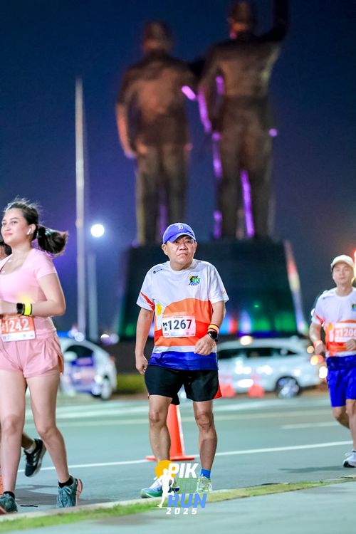 Race photo from PIK NITE RUN 2025