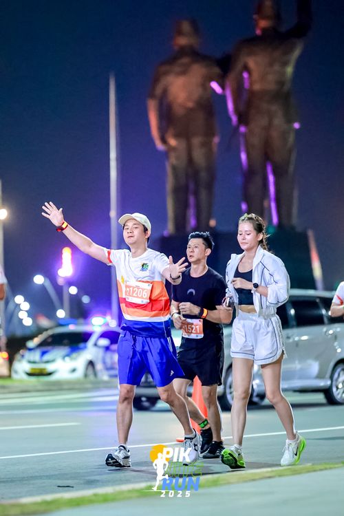 Race photo from PIK NITE RUN 2025