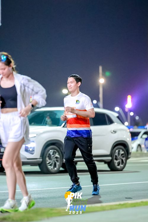 Race photo from PIK NITE RUN 2025