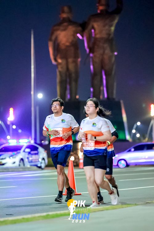 Race photo from PIK NITE RUN 2025