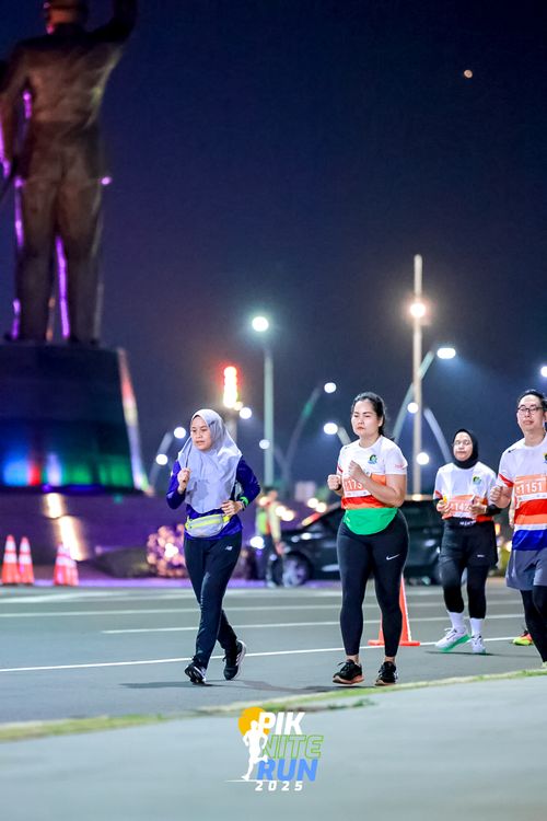 Race photo from PIK NITE RUN 2025