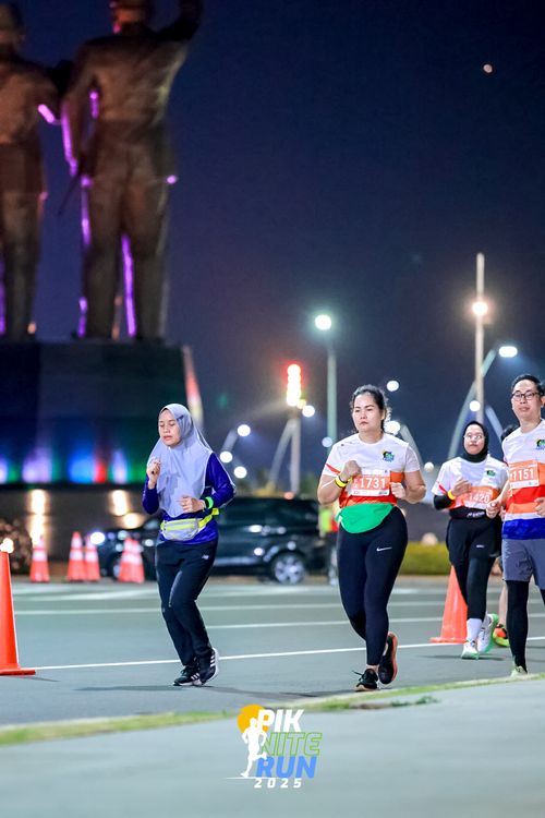 Race photo from PIK NITE RUN 2025