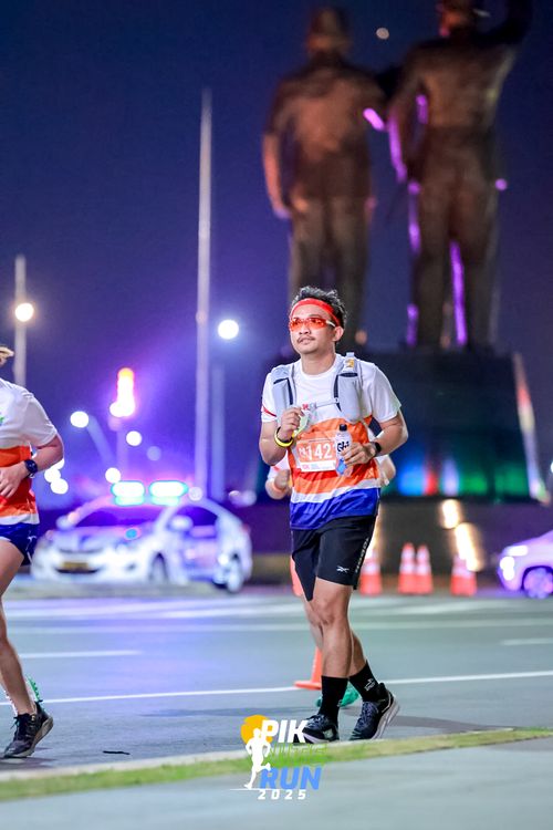 Race photo from PIK NITE RUN 2025